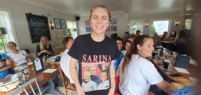 Fan wears Sarina Wiegman shirt