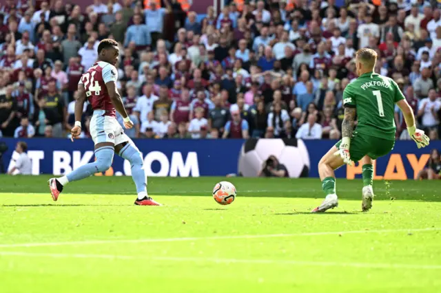 John Duran scores for Aston Villa