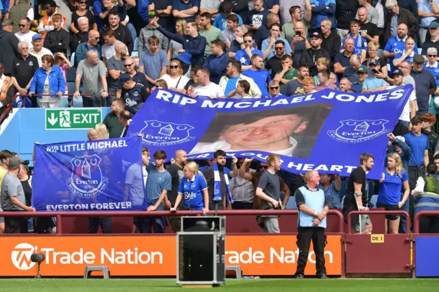 Everton fans pay tribute to Michael Jones