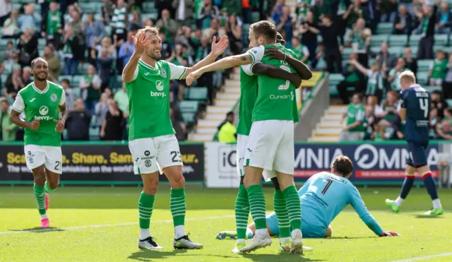 Hibs celebrate Dylan Vente's goal