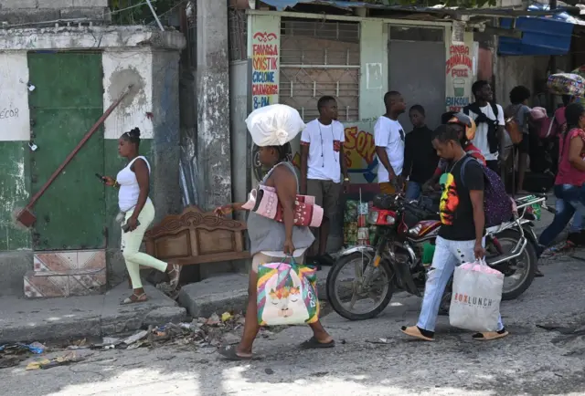 Resident evacuate the Carrefour Feuilles commune in Port-au-Prince, Haiti, on 15 August, as gang violence continues to plague the Haitian capital.