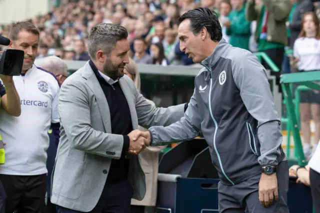 Lee Johnson and Unai Emery shake hands