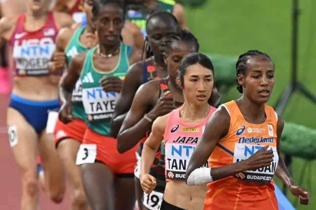 Sifan Hassan leads the Women's 5000m heat