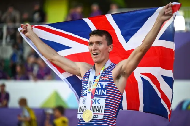 Jake Wightman celebrates winning the 1500m gold medal at the 2022 World Athletics Championships in Oregon, USA.