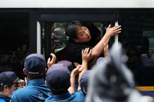 A university student is detained while attempting to break into the Japanese embassy Seoul