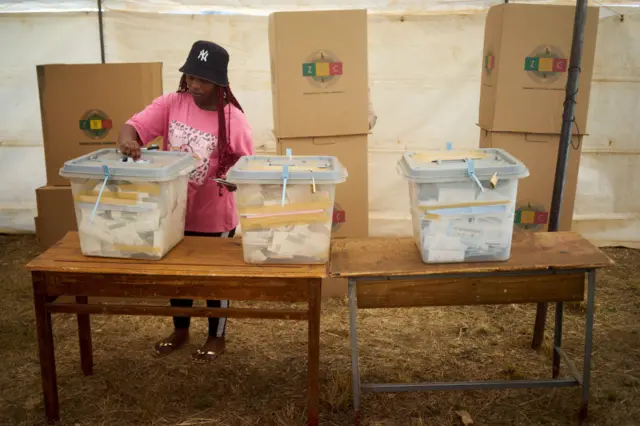 Voter in Zimbabwe casting her ballot