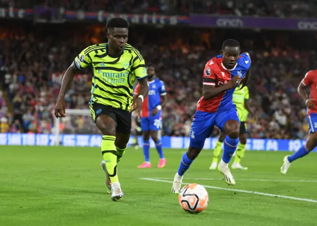 Bukayo Saka dribbles down the wing at Selhurst Park.