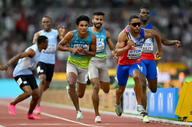 India and the USA in the 4x400m relay heats