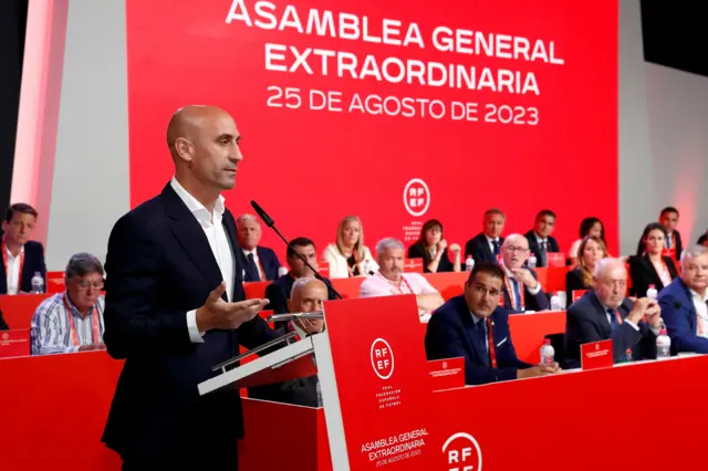 Rubiales addressing the Spanish football federation yesterday