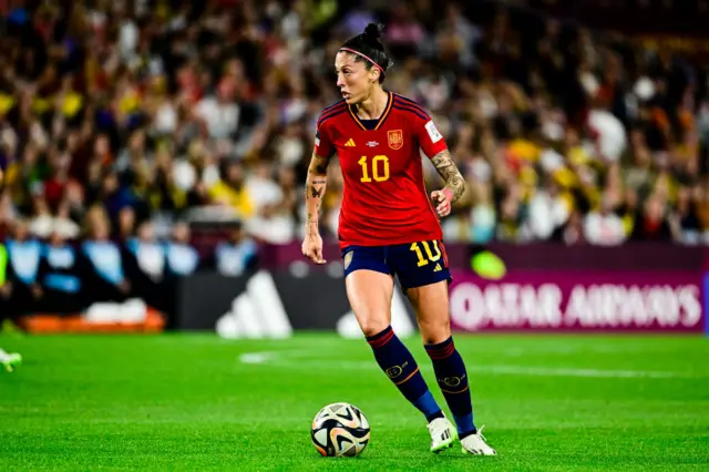 Jenni Hermoso controls the ball during Spain's match against England