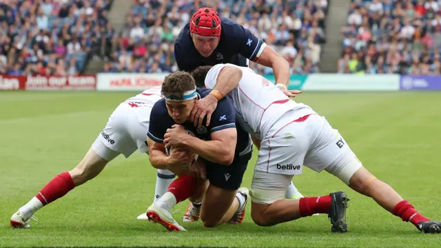 Dave Cherry scores a try