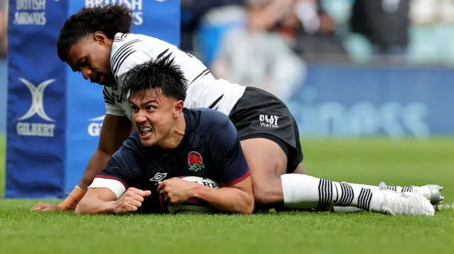 Marcus Smith scores a try for England