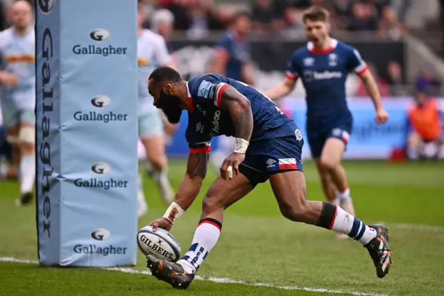 Semi Radradra in action for Bristol