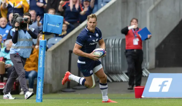 Duhan van der Merwe with ball in hand