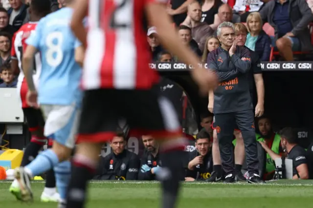 Juanma Lillo looks on in anger.