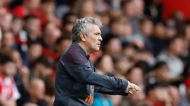 Lillo gestures to the city players.