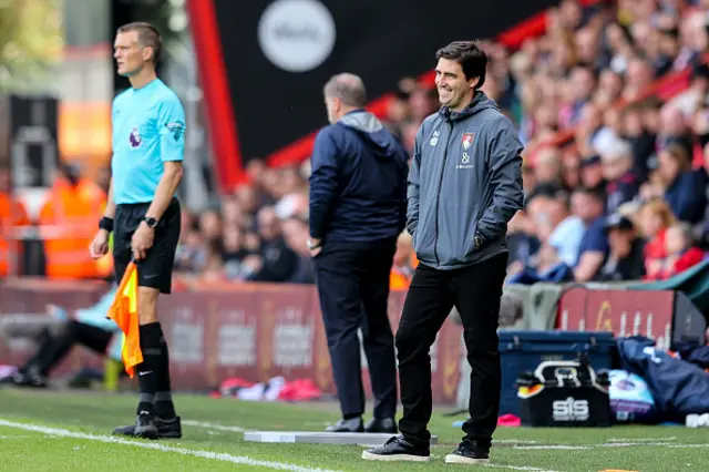 Head Coach Andoni Iraola of Bournemouth during a Premier League match