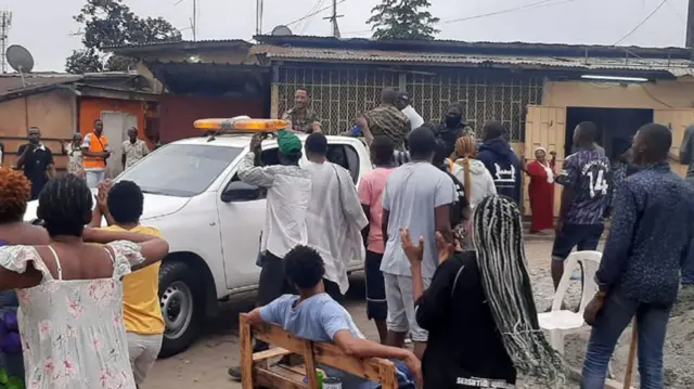 sidents applauding some members of the security forces in the Plein Ciel district of the capital, Libreville.