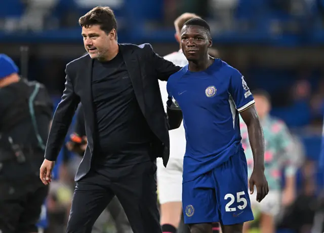 Manager Mauricio Pochettino and Moises Caicedo of Chelsea FC celebrate after win against Luton