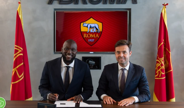 Romelu Lukaku signs for Roma alongside general manager Tiago Pinto