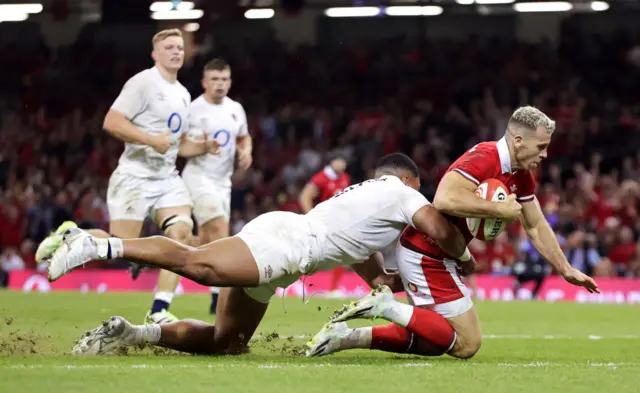 Gareth Davies scores for Wales