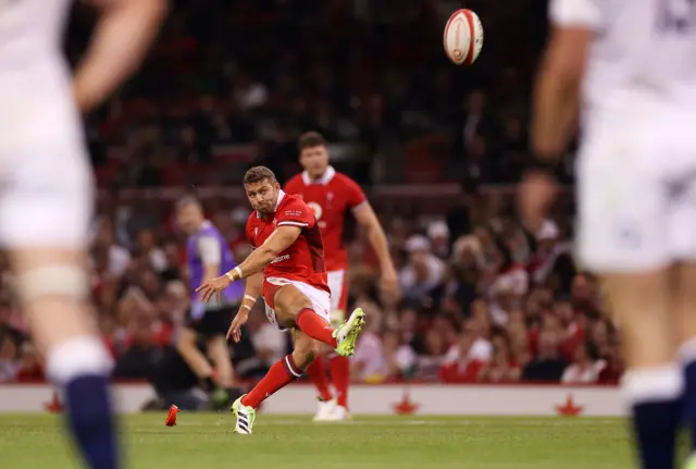 Leigh Halfpenny takes a penalty