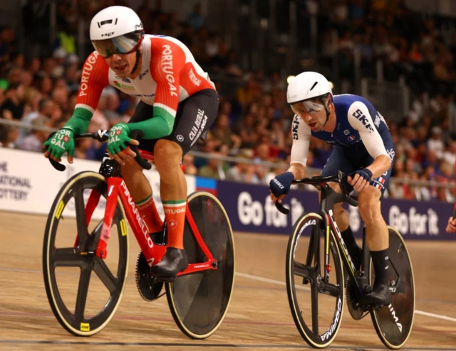 Luri Leitao crossing the line to win the omnium points race