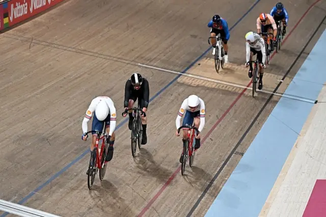 Jaco can Gass beats Finlay Graham to the line in the men's C3 scratch race