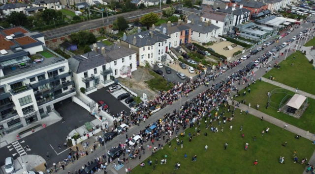 Crowds gathering in Bray on 8 August