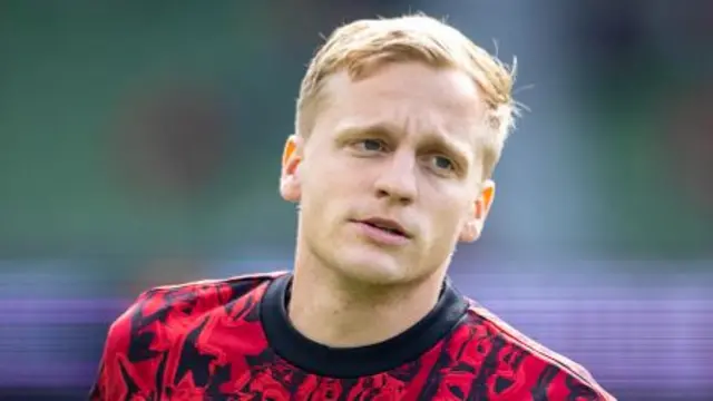 Donny Van de Beek training for Manchester United