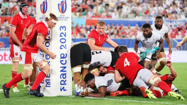 Eroni Mawi drops the ball over the line