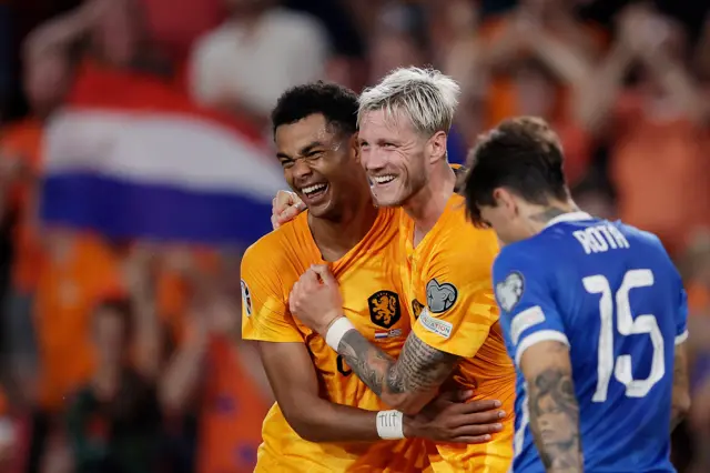 Cody Gakpo celebrates his goal against Greece with fellow scorer Wout Weghorst