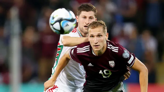 Ben Davies fights for possession