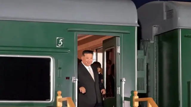 Kim Jong Un disembarking train