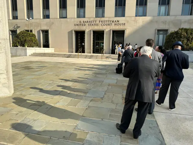 Queue outside court house in Washington DC