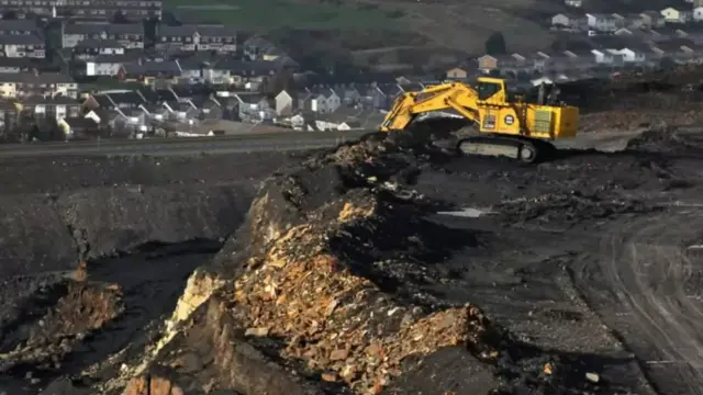 Dechreuwyd cloddio am lo yng ngwaith Ffos-y-Frân ym Merthyr Tudful yn 2007