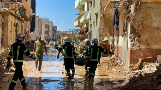 Rescue teams in Libya