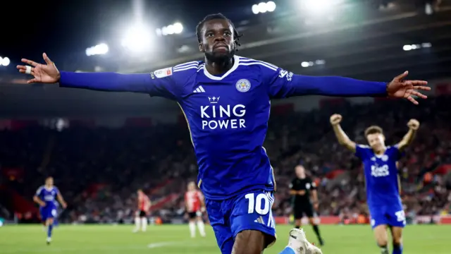 Stephy Mavididi celebrates