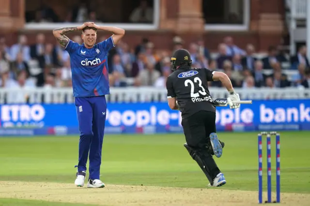 Brydon Carse reacts as Glenn Phillips runs between the wickets