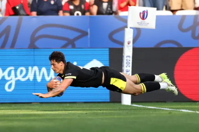 Louis Rees-Zammit dives over for Wales' opening try