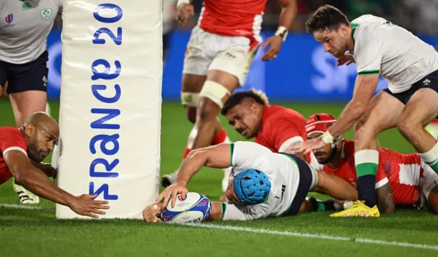 Ireland's Tadhg Beirne scores a try