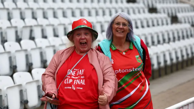 Leicestershire fans cheering