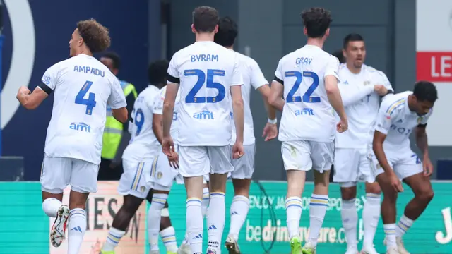 Leeds celebrate Joel Piroe's goal against Millwall