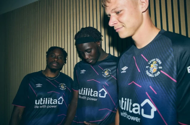 Luton third kit