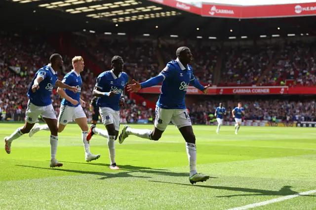 Abdoulaye Doucoure celebrates with teammates