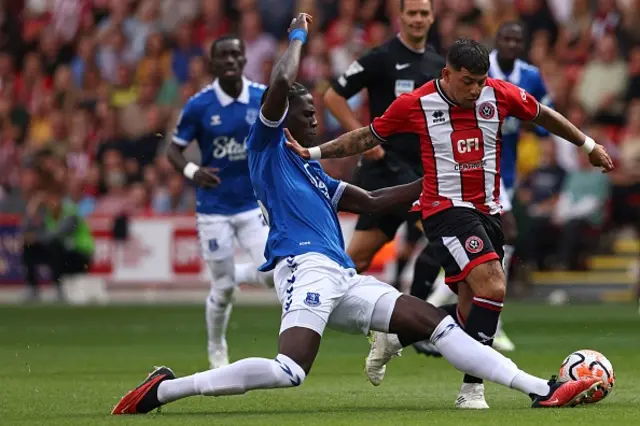 Everton's Senegalese-born Belgian midfielder Amadou Onana vies with Sheffield United's midfielder Gustavo Hamer