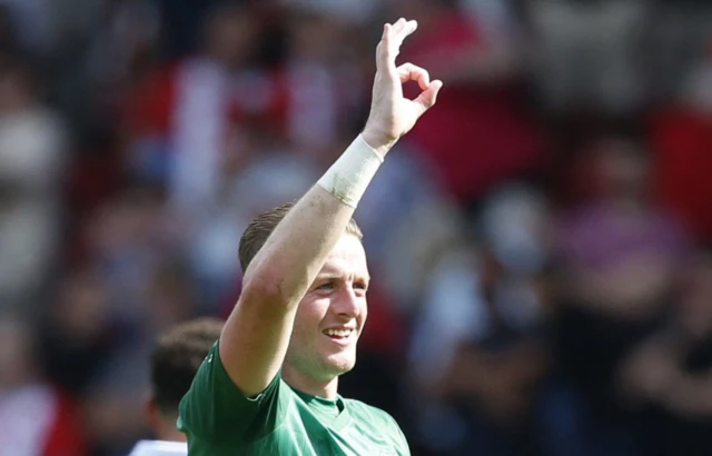 Jordan Pickford signals to the Everton fans