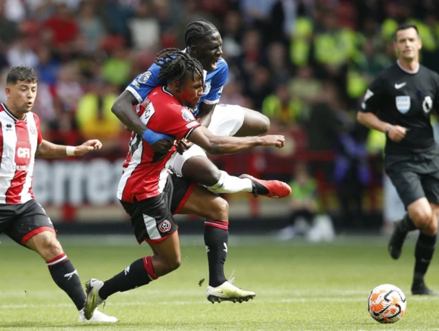 Sheffield United's Yasser Larouci in action with Everton's Amadou Onana