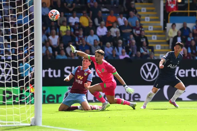 Son Heung-min  chips goalkeeper James Trafford