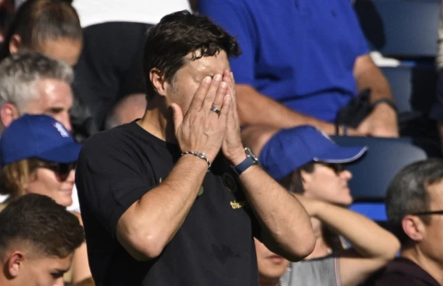 Pochettino covers his face with his hands